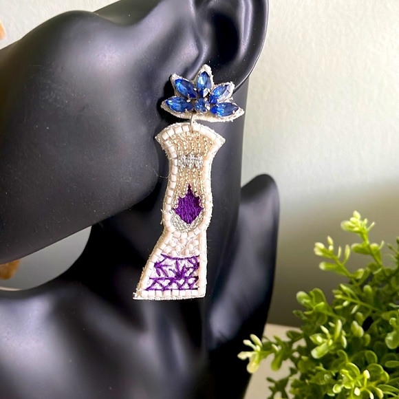 🌿 Royal Tequila Bottle Beaded Earrings, NWT - Picture 5 of 5